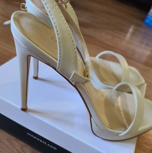 Nine West Ivory Heels - Picture 4 of 8